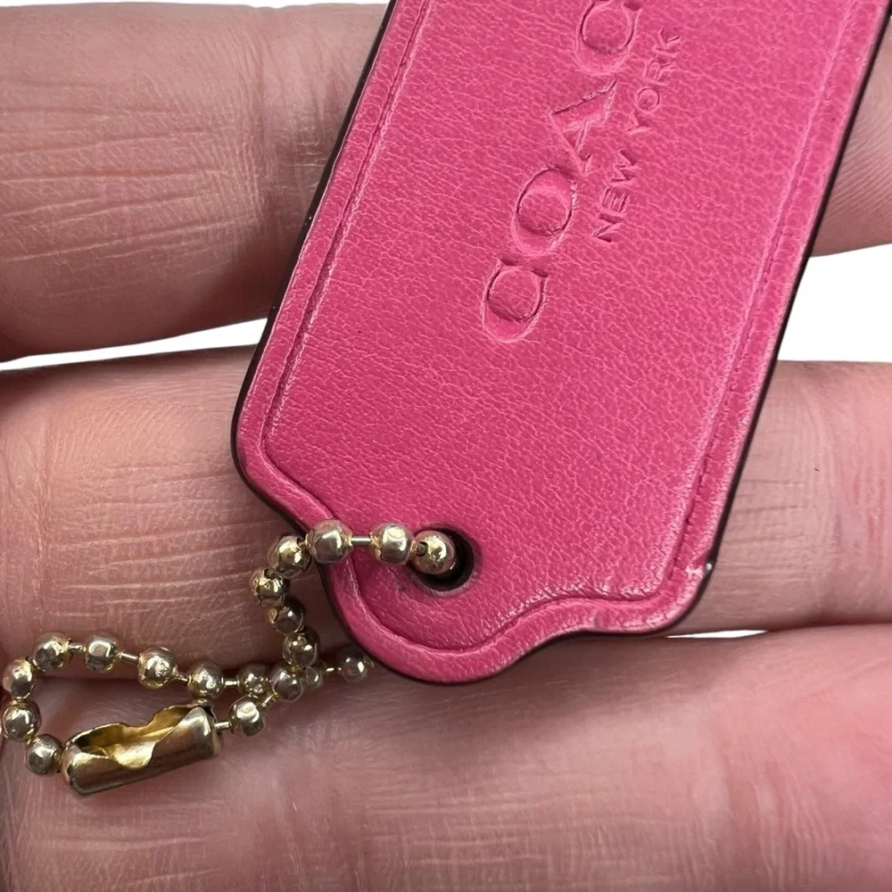 Coach New York pink Fuchsia smooth Leather Key Holder Keytag - Picture 2 of 8